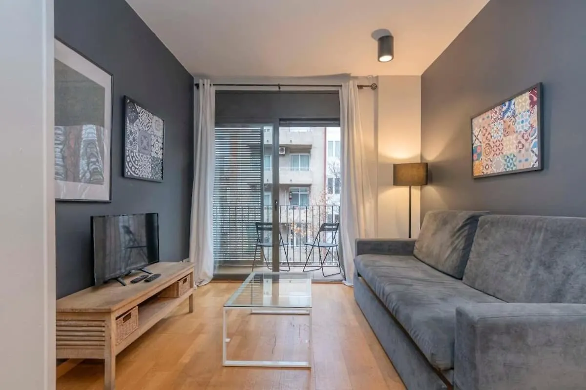 2 Bedroom With Balcony In Eixample 3-2 Барселона