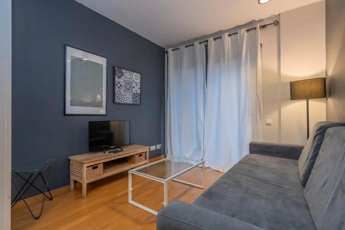 2 Bedroom With Balcony In Eixample 3-2 Барселона