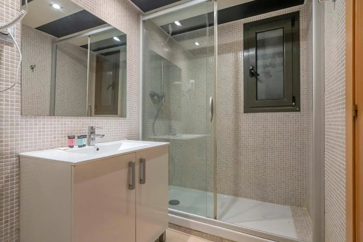 2 Bedroom With Balcony In Eixample 3-2 Barcelona 0*,