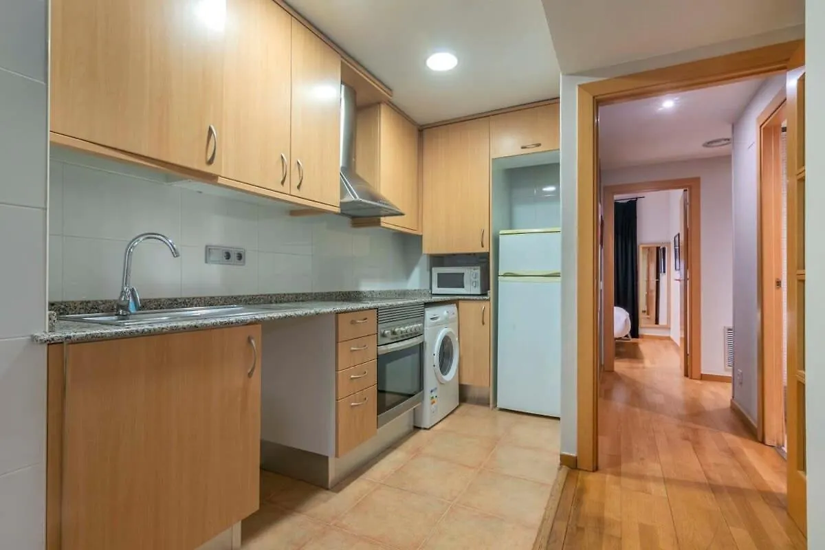 2 Bedroom With Balcony In Eixample 3-2 Барселона 0*,
