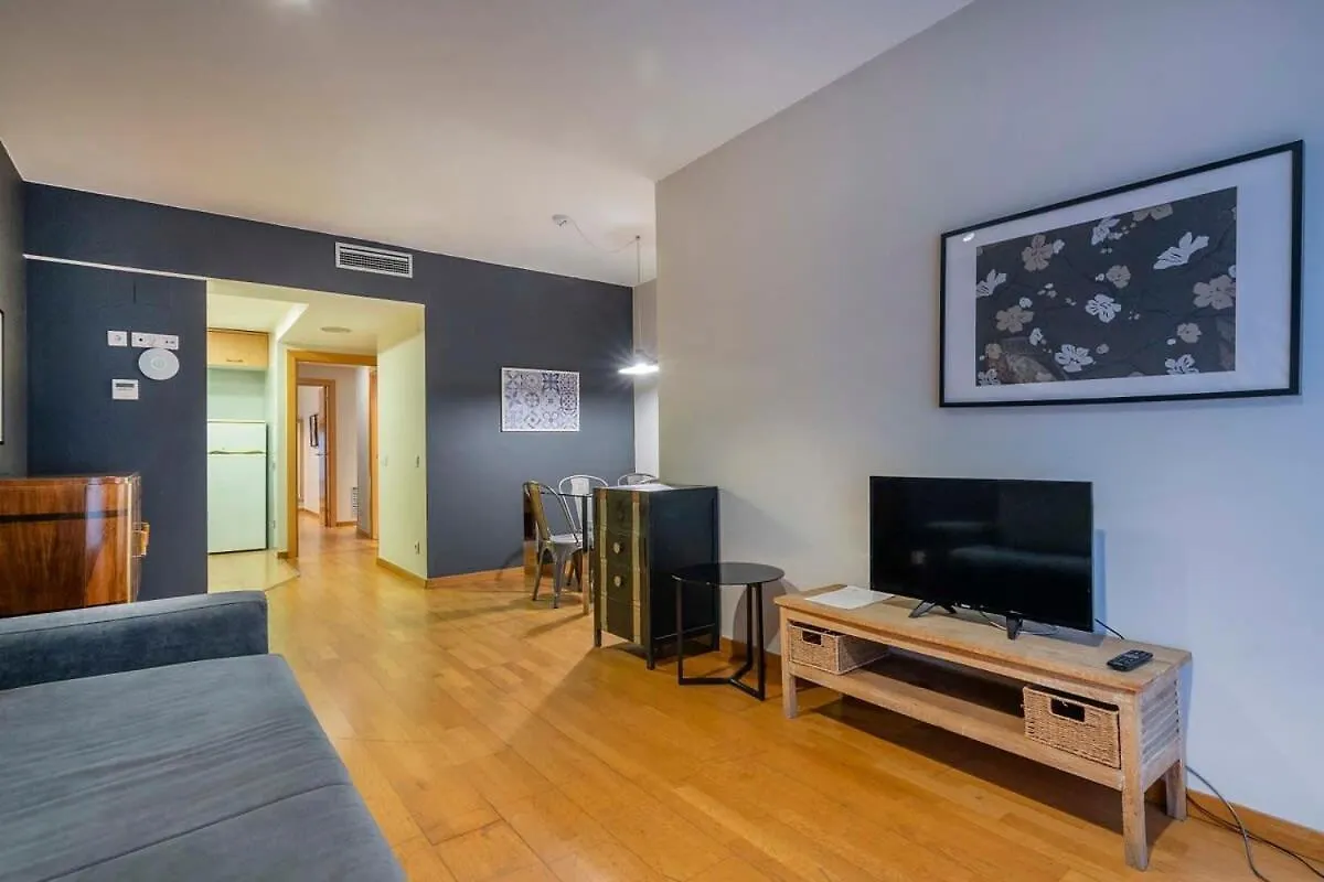 2 Bedroom With Balcony In Eixample 3-2 Барселона