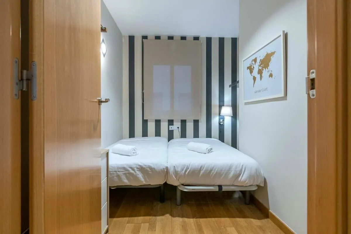 2 Bedroom With Balcony In Eixample 3-2 Барселона