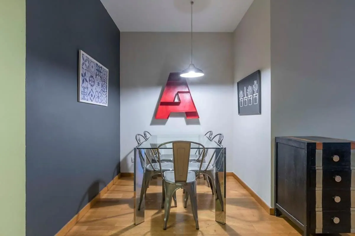 2 Bedroom With Balcony In Eixample 3-2 Барселона Апартаменты