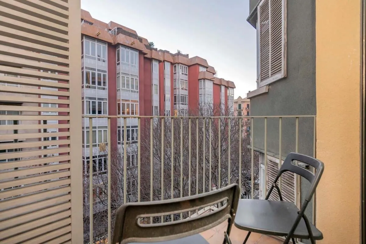 2 Bedroom With Balcony In Eixample 3-2 Барселона