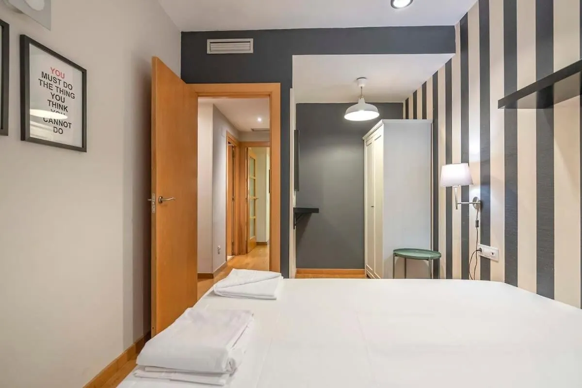 Apartament 2 Bedroom With Balcony In Eixample 3-2 Barcelona Hiszpania